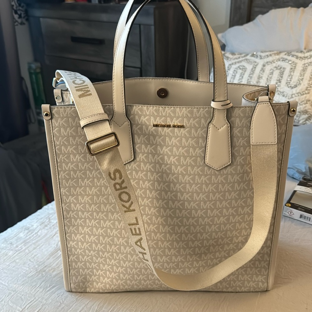 Large Michael Kors tote almost brand new